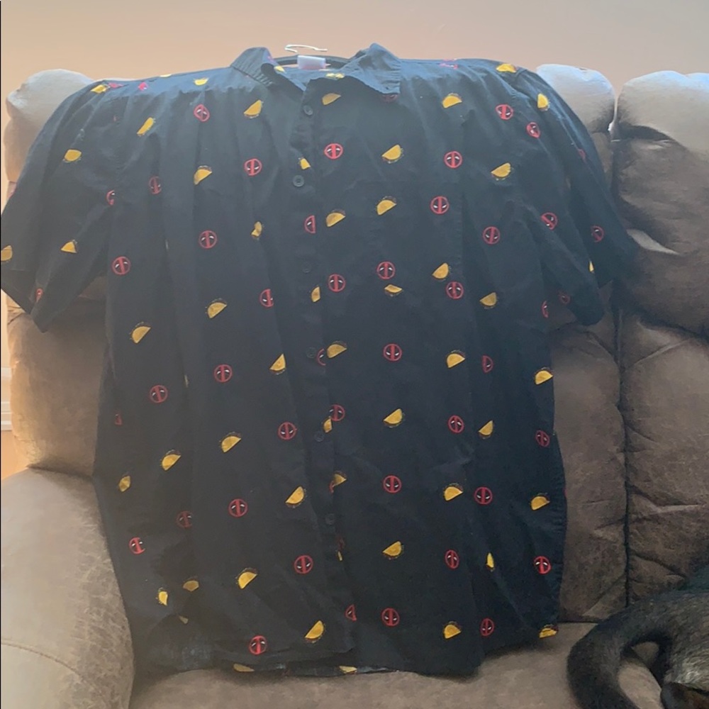 Men’s XXL never been worn Deadpool shirt